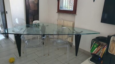 tavolo triangolare OSCAR di Hisao Hosoe per Cassina, anni 90