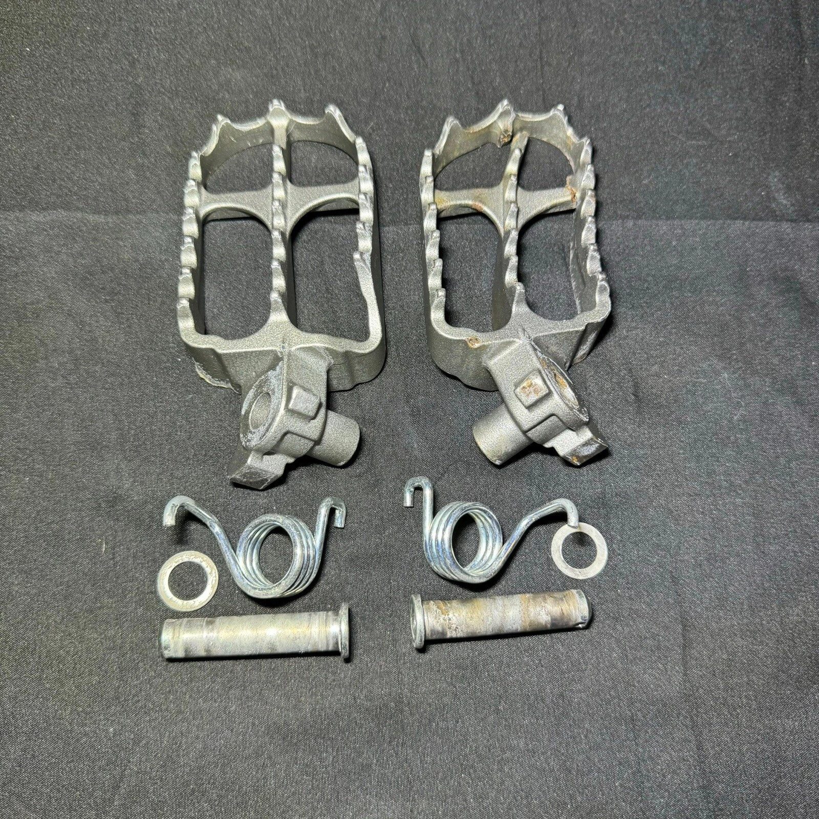 2020 Yamaha YZ450F YZ450 YZ250F YZ250 F Left Right Pair Foot Pegs OEM