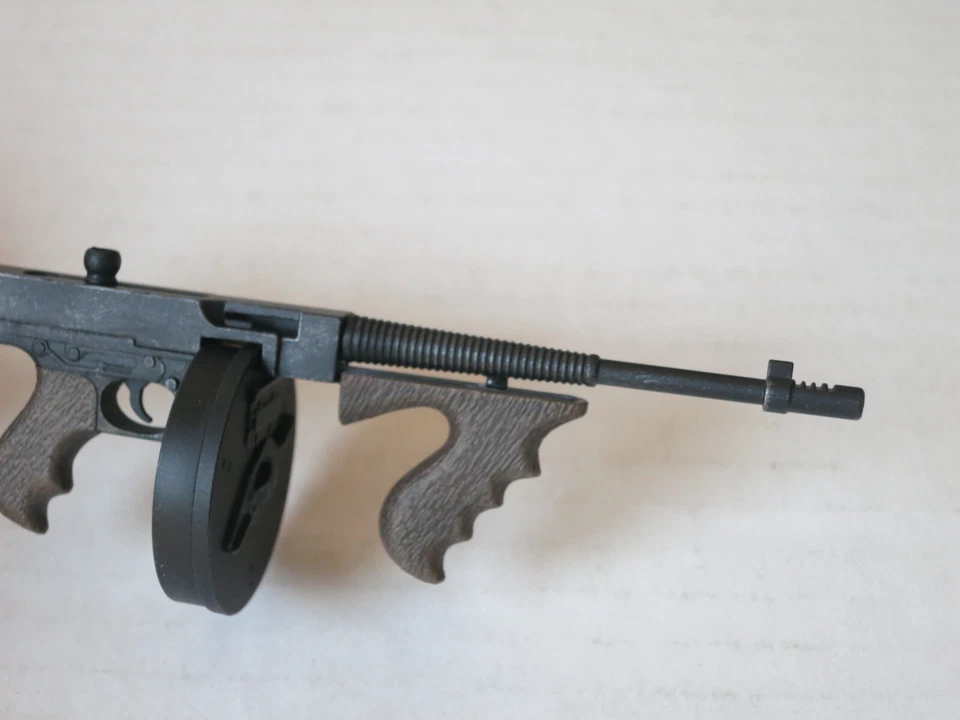 HOT TOYS Capitán América Star Spangled Man Thompson SMG escala 1/6 MMS205 Foto 4 de 4