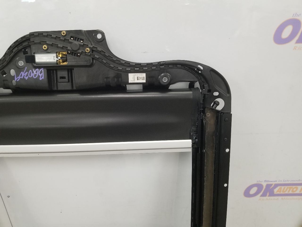 Maserati Levante Sunroof assembly