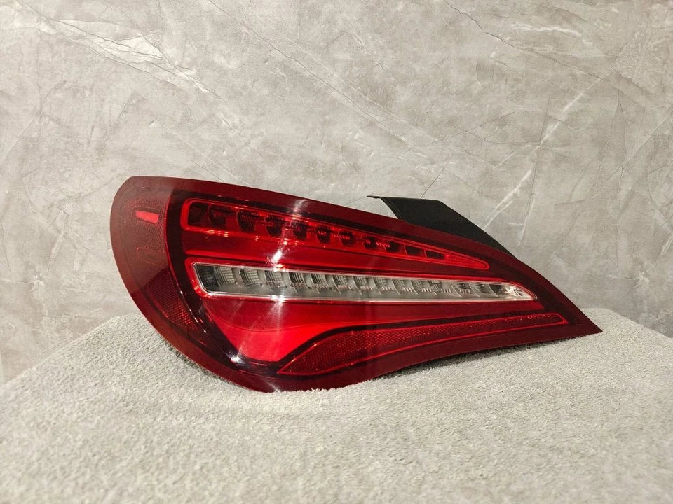 Mercedes-Benz CLA C117 X117 W117 2017 Arrière gauche Feux arrièrepostérieurs - Photo 1/4