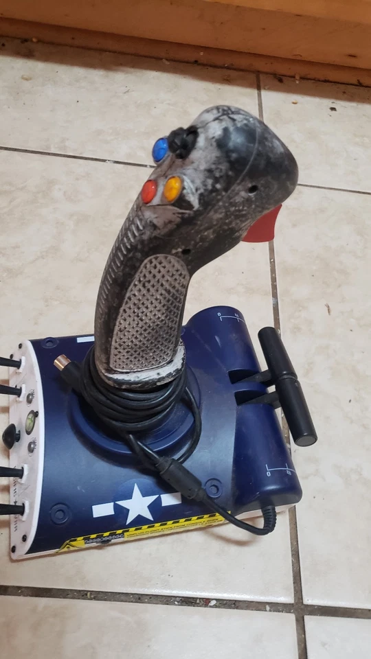 Pacific Aviator AV8R Flight Stick para Xbox 360 Modelo #47328 Mad Catz Accesorio Foto 3 de 4