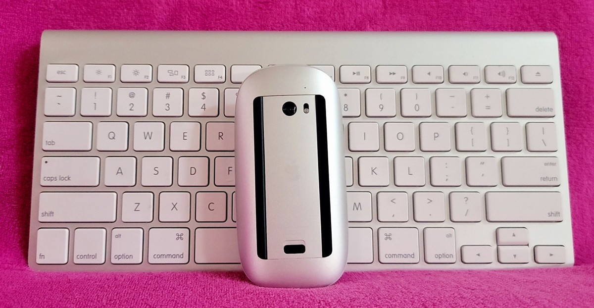 Apple A1314 Bluetooth Wireless Keyboard w/ A1296 Magic Mouse