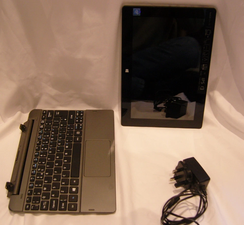 ACER Switch One 10 SW1-011 W11 32GB 2GB Bluetooth Touchscreen Tablet - Image 3 of 4