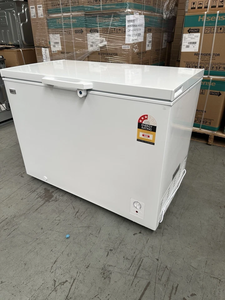 EUROTAG 300LT CHEST FREEZER WITH LOCKS HAS WHEELS BRAND NEW 1 Years Warranty - image 2 of 4