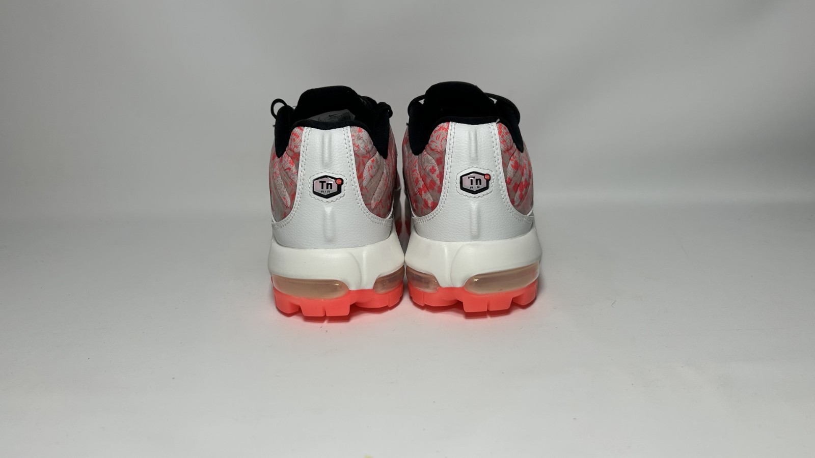 Nike Air Max Plus TN Golf Masters Augusta Azaleas Men's Sz 9-9.5 Pink HJ4512-100 thumbnail 7