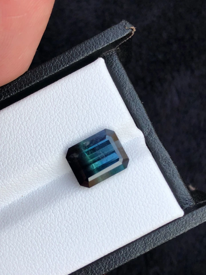 Bi-Color Blue Tourmaline Gemstone: Emerald Cut, 3.4 Carats - Image 3 of 4