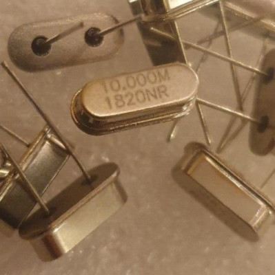100x Quarz Passiv Kristall Oszillator Resonator 10.000MHz HC-49S NTSC