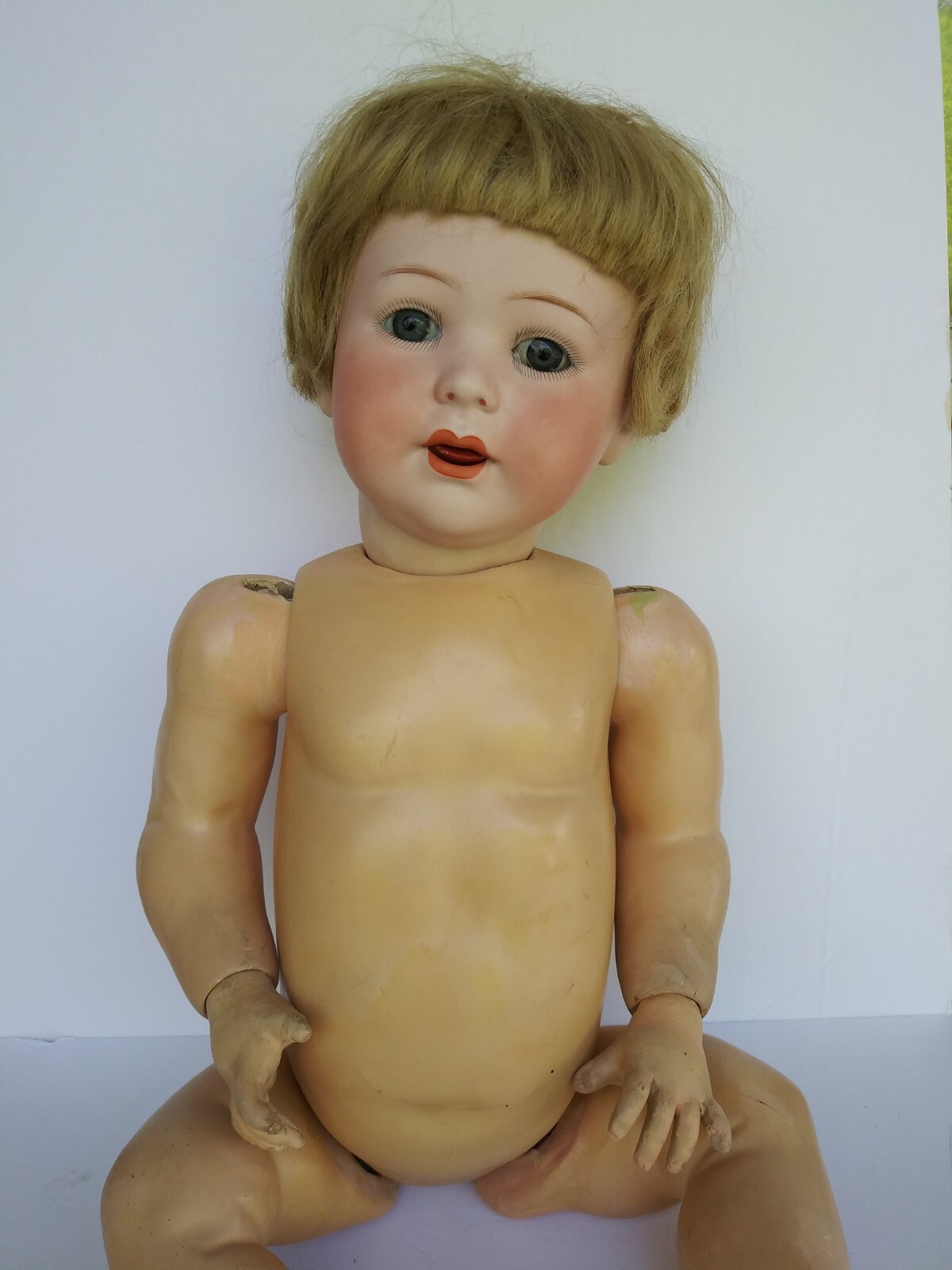 LOT DE 3 TÊTES DE MANNEQUIN EN STYROMOUSSE - Continental Auctioneers