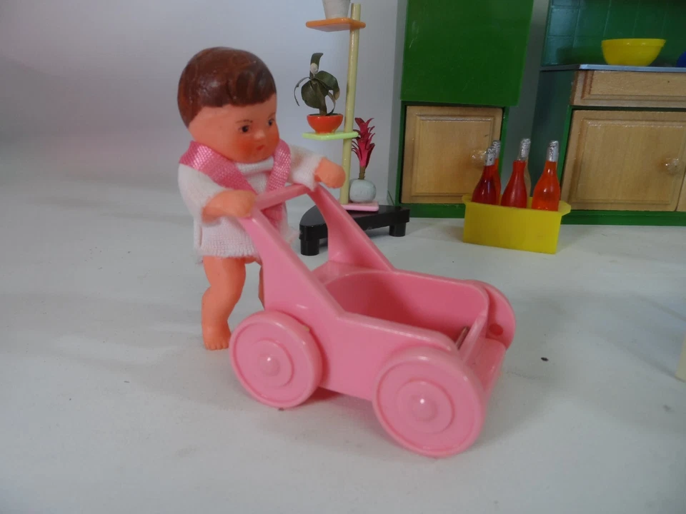 DDR Puppenstube Puppenstubenmöbel Küche Rekord Kühlschrank Essplatz Pflanze - Bild 3 von 4