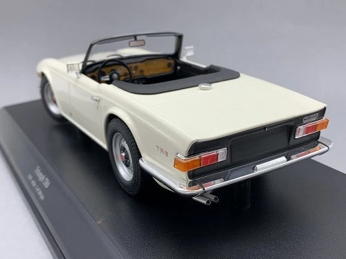 Triumph TR6 weiß Limitiert 504 Stück Maßstab 1:18 Minichamps OVP NEU - Bild 4 von 4