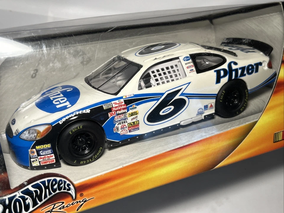 2001 Mark Martin #6 Pfizer 1/24 Diecast Hot Wheels Racing NASCAR new sealed - Image 2 of 4