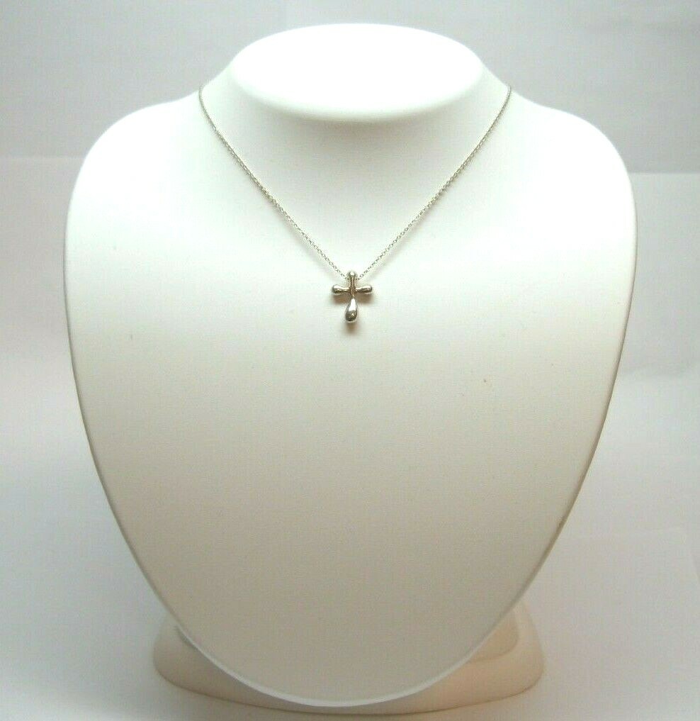 【Tiffany & Co】Elsa Peretti Infinity Cross ペンダント Elsa Peretti® infinity cross pendant in 18k gold, medium