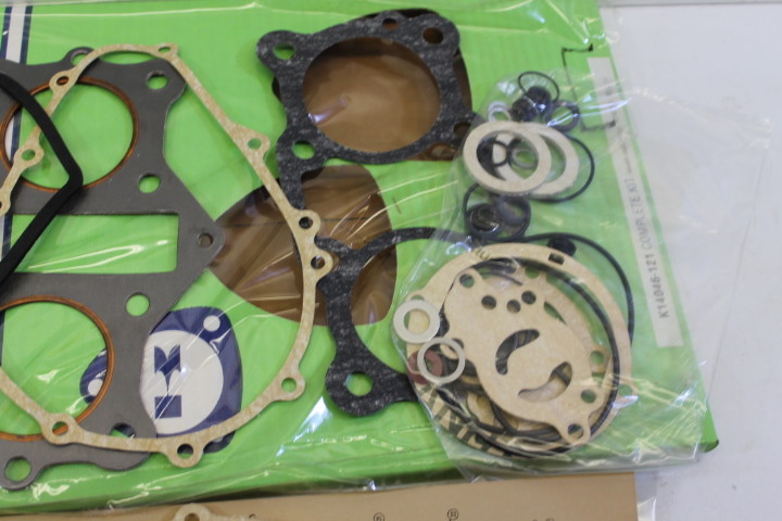 NOS OEM Kawasaki Engine Gasket Set 1978 KZ400C1 KZ400B1 K14046-121