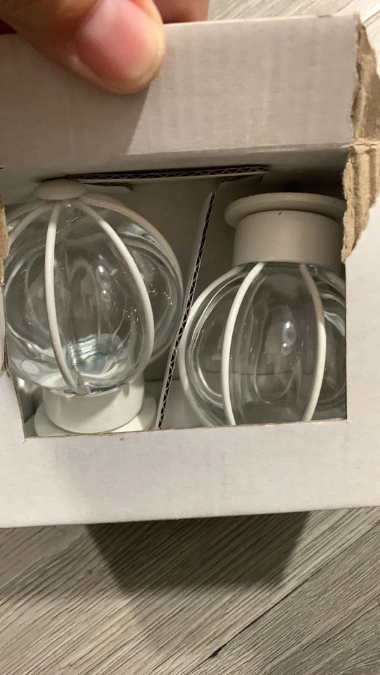 Globo de vidro redondo com gaiola branca 23146 novo na caixa 1 par de acabamentos de haste cortina IKEA Blast - Imagem 2 de 4