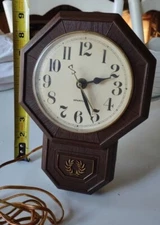 Spartus Vintage Wall Clock Electric 9" WORKS 70s Model # 4530x brown kitchen den