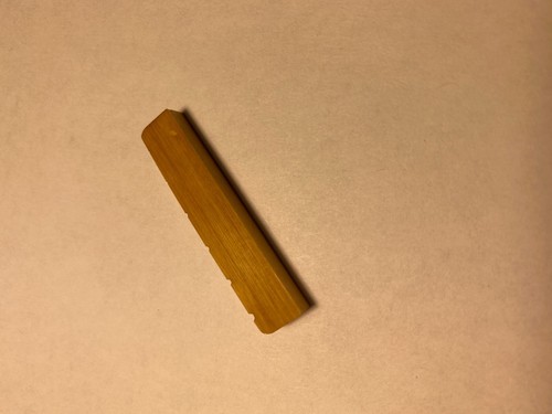 MusicianAtHeart 1 11/16" / 43 mm DADO OSSEO GREZZO per chitarra acustica MARTIN - Foto 9 di 9
