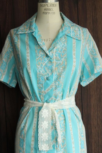 Vintage 1960s Dress, Volup Size in Blue White and Tan, Mod Style - Picture 3 of 10