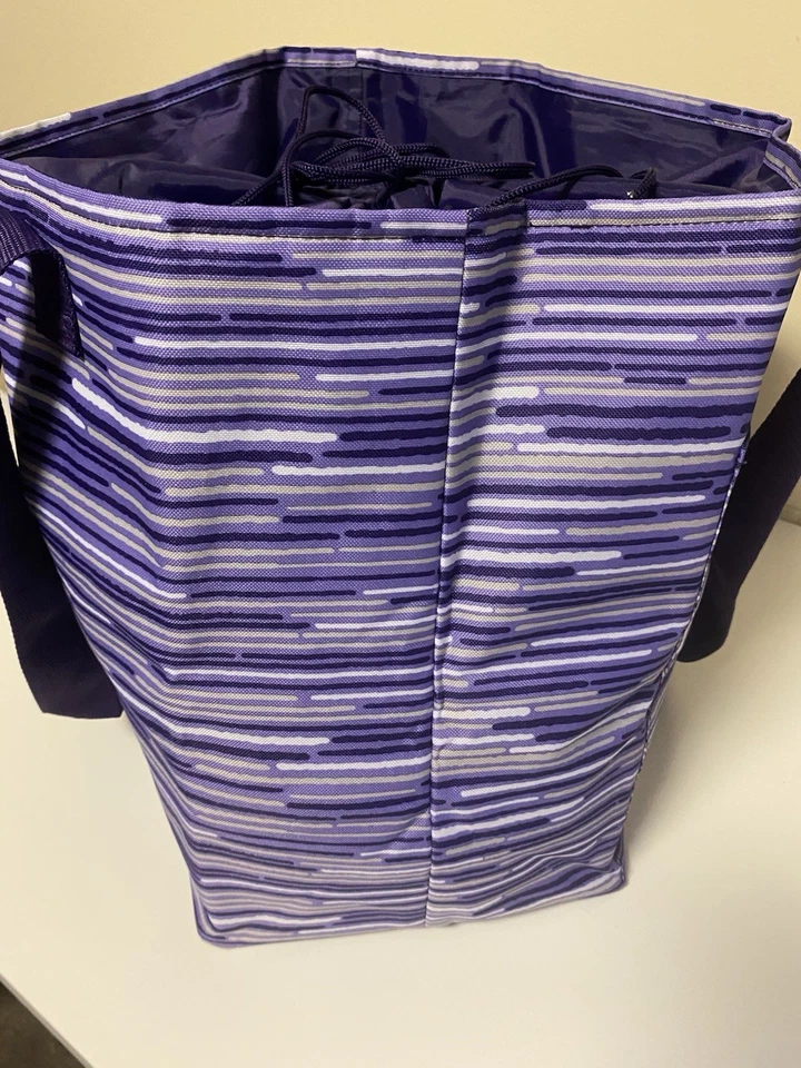 Bolsa com isolamento térmico Thirty One para transportar alimentos quentes e frios - Imagem 3 de 4