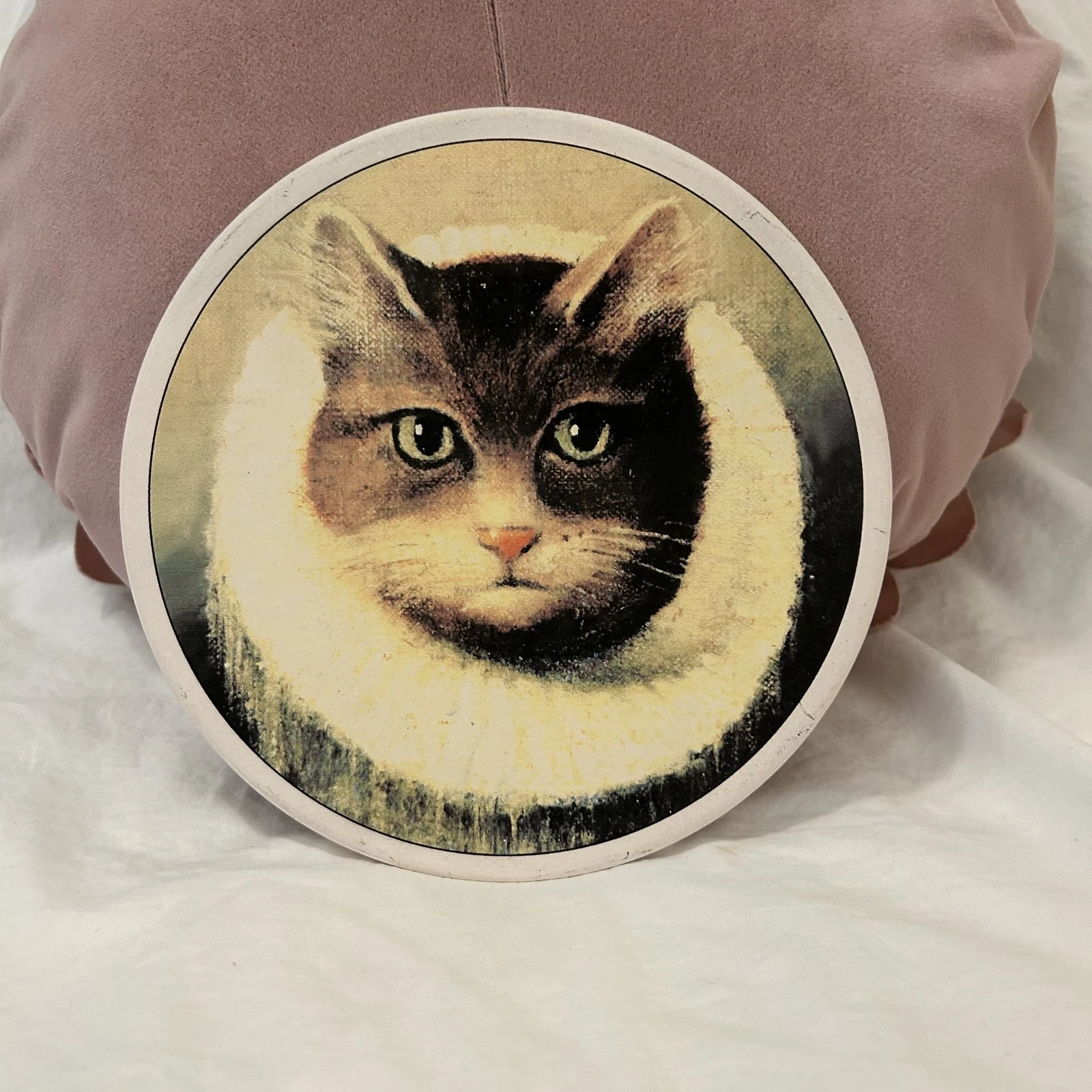 Vintage RARE - CAT IN A RUFF TRIVET Barlow Designs Art Stone- 7" Round- Used - product detail image 1