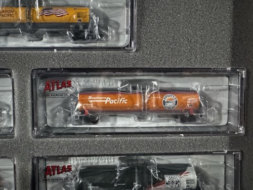 N Scale Enthusiast Atlas, Union Pacific Heritage Tanker Set - Picture 10 of 12
