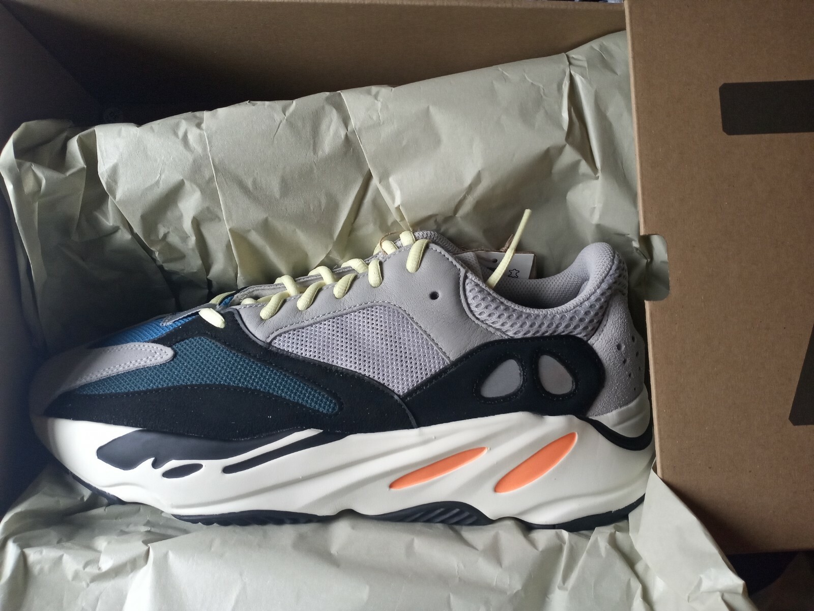 wave runner 700 size 4