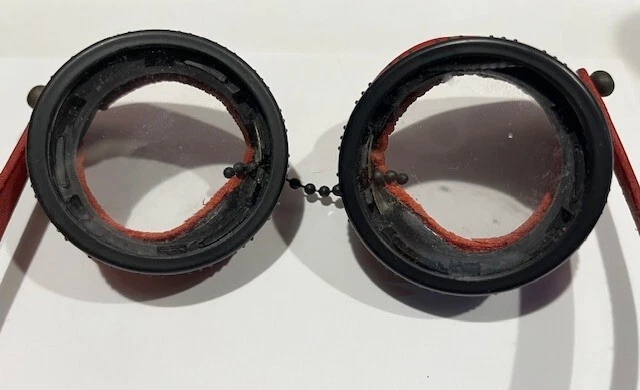 Steampunk Cosplay Gafas de Ciencia Ficción Cuero Rojo con Puente de Cadena Funky Gafas Foto 2 de 4