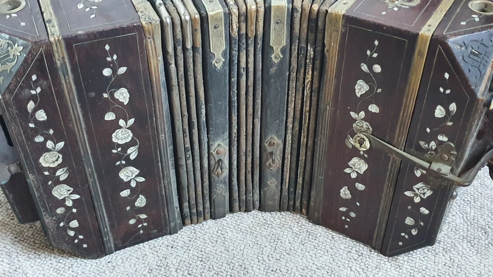 Bonito bandoneón bandoneón antiguo Concertina, 22/16, hermosas incrustaciones MoP "E.Bässler" Foto 4 de 4