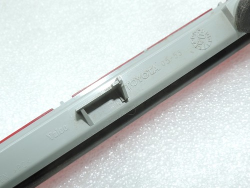 Tercera luz de freno original Toyota Avensis T25 familiar 8157005090 81570-05090 - Imagen 8 de 12