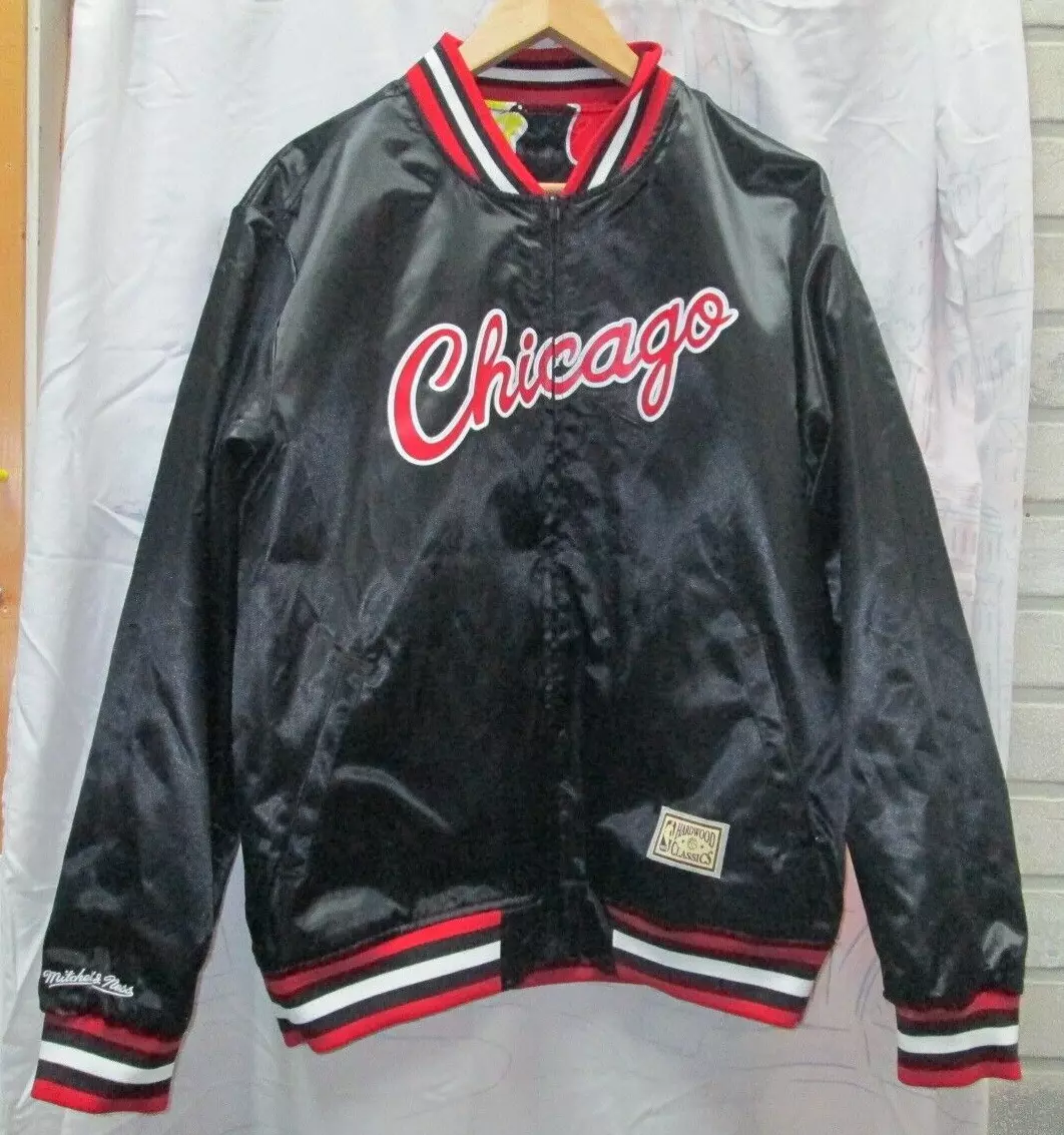 Mitchell & Ness Men's Chicago Bulls Lightweight Satin Jacket, Red, Size: Large