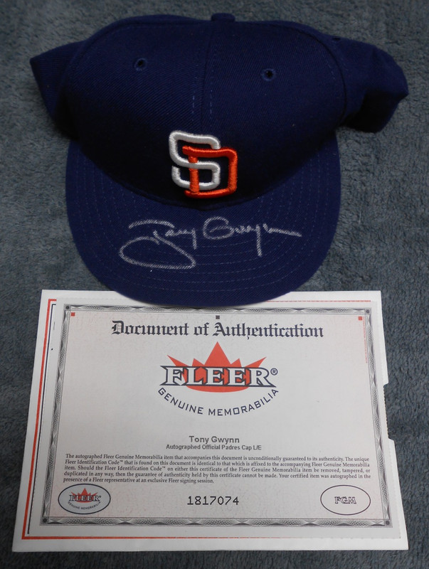 2001 Fleer Legacy Tony Gwynn Autographed San Diego MLB Cap - with certificate