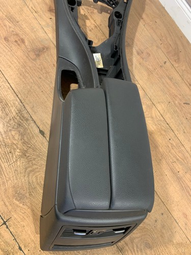 BMW E91 E90 Mittelkonsole Armlehne Mittelarmlehne vorne schwarz Leder AUX Buchse