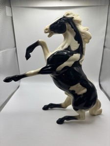 Hartland Fighting Mustang Rearing Stallion Black Pinto Model Horse