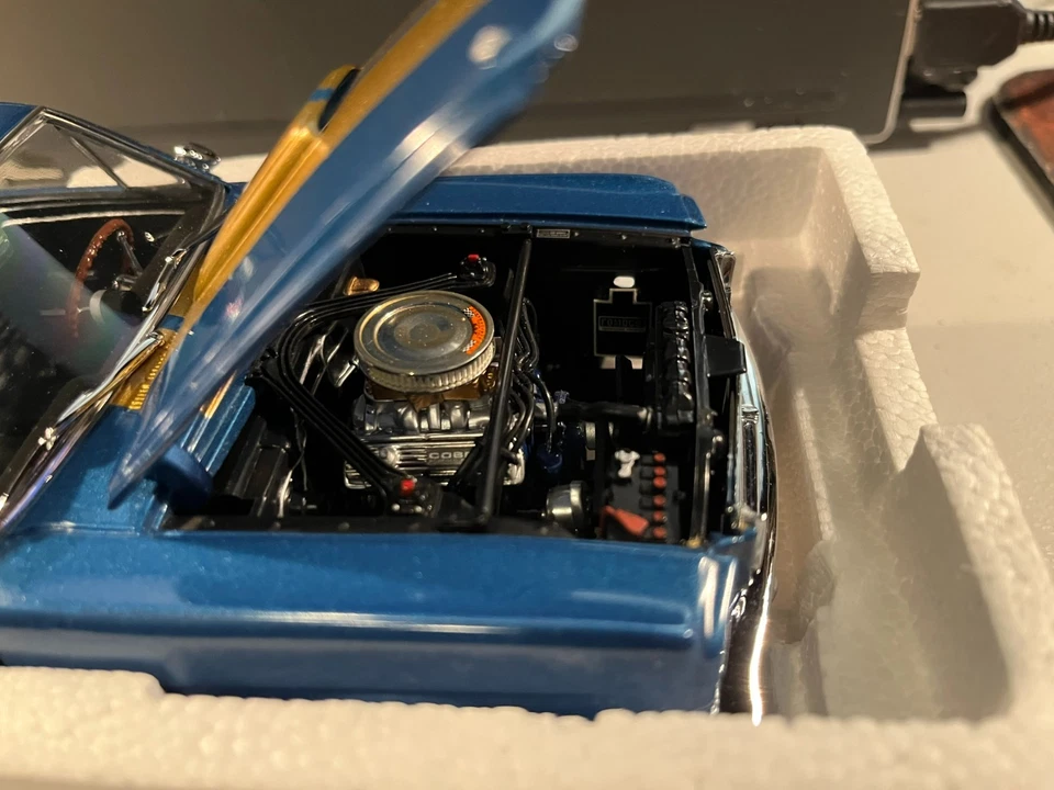 Lane Collectables Detalle Exacto 1:18 Shelby GT 350H Rayas Azul Dorado en Caja Foto 4 de 4