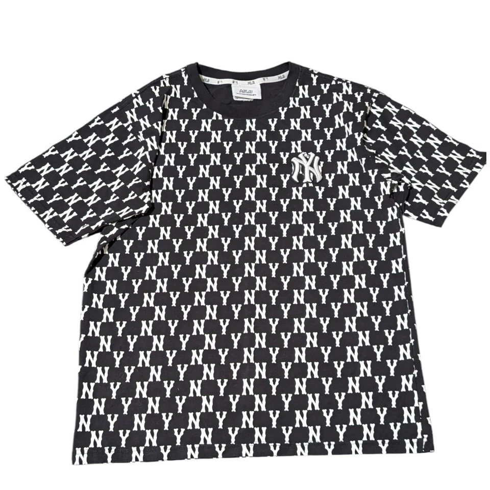 MLB Corea New York Yankees Conjunto de Camiseta y Pantalones Cortos Monograma | AOP Negro M/L (Raro) Foto 3 de 4