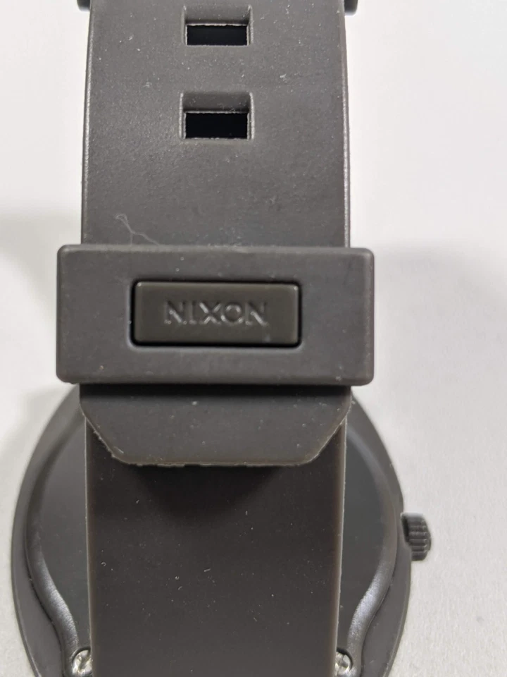 Reloj Nixon Minimal Time Teller P Gris Policarbonato Silicona Banda 40 mm Foto 4 de 4