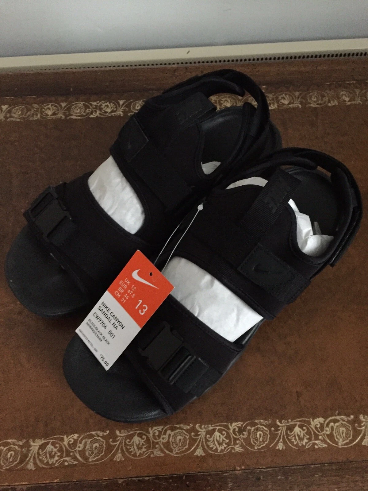 Nike Canyon Sandalo UK12 Nero