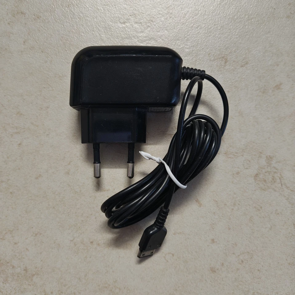 Samsung 20-pin ATADS30EBE 4.75V 0.55A Travel AC Charger - EU PLUG #2536 - Image 2 of 4