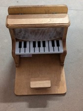 Wood Piano Squirrel Feeder Durable Squirrel House Box for Backyard Garden