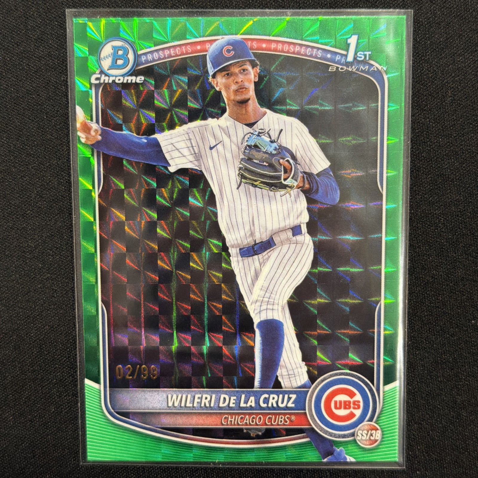 2025 Bowman Chrome Wilfri De La Cruz 1st Green Geometric Refractor /99 - Cubs
