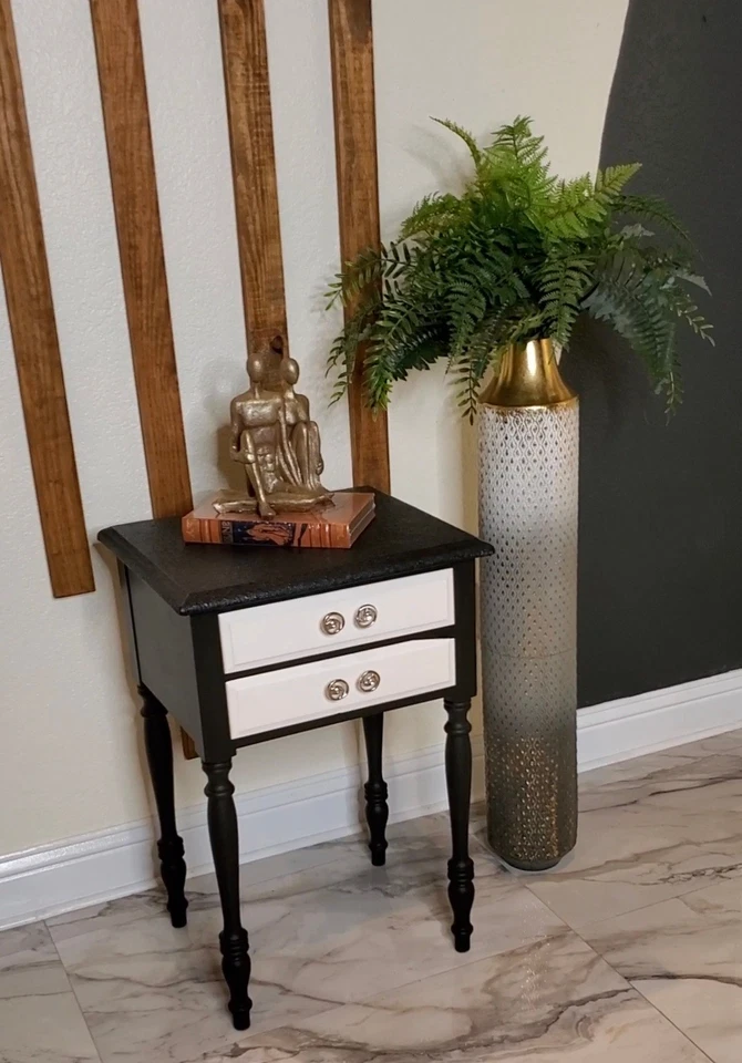 Vintage Table/Night Stand/Side Table/Furniture - Image 2 of 4