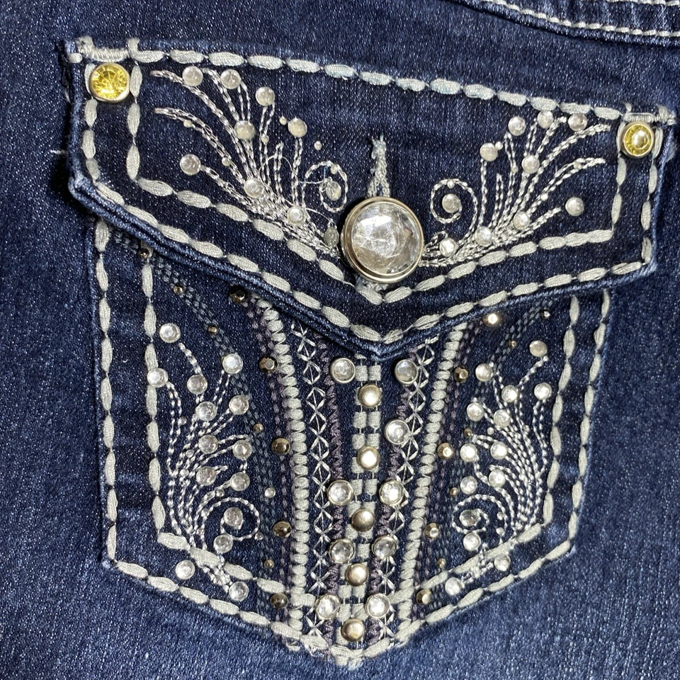 Shorts jeans feminino One 5 One 10 cortes strass 5" perna franja escura limpa - Imagem 3 de 4