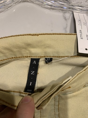 AZI embroidered Beige Carnation Jeans Size 32 - Picture 8 of 11