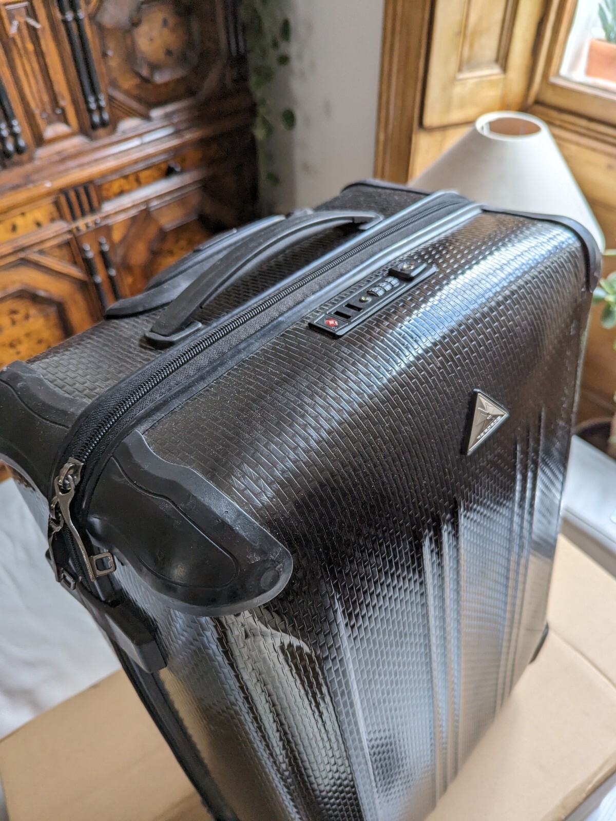 Triforce Apex Hard Shell Graphite Suitcase Combinati Lock L 66cm W 43cm
