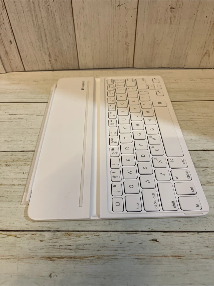 Logitech Ultrathin Magnetic Clip-On Keyboard Cover for iPad Air 2 White - Image 2 of 3