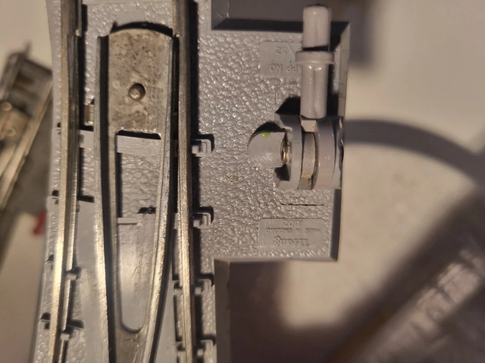 TRIANG 10 VINTAGE BAKELITE POINTS (TURNOUTS)/CROSSING R100/101/102 (UNBOXED) 00 - Image 4 of 4