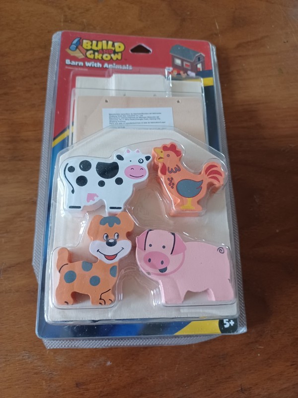NEW Build and Grow Barn with Animals Wooden Kit by Lowes