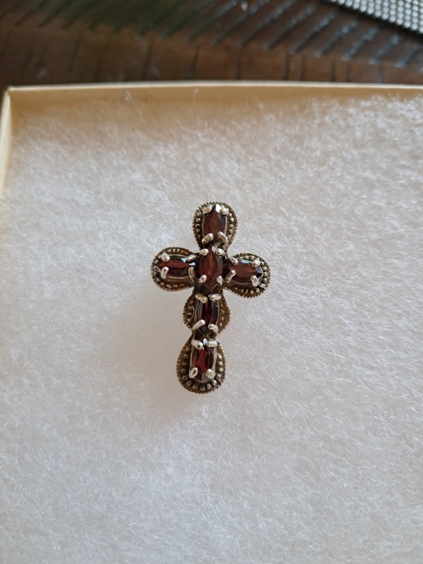 925 Garnet cross