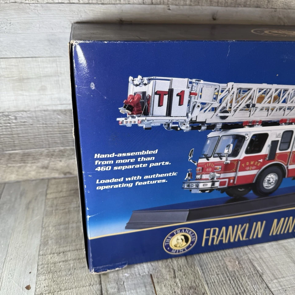 FRANKLIN MINT 1  /32 E -1 105 PLATFORM TOWER TRUCK TWH SWORD DCP FIRST GEAR  - Image 2 of 4
