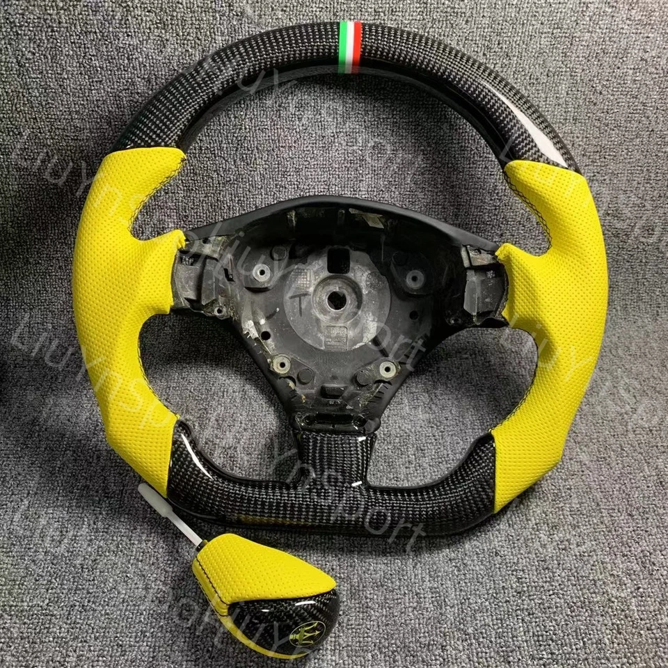 Volante de fibra de carbono personalizado para Maserati GT Geberit Levante con perilla de cambio Foto 2 de 4